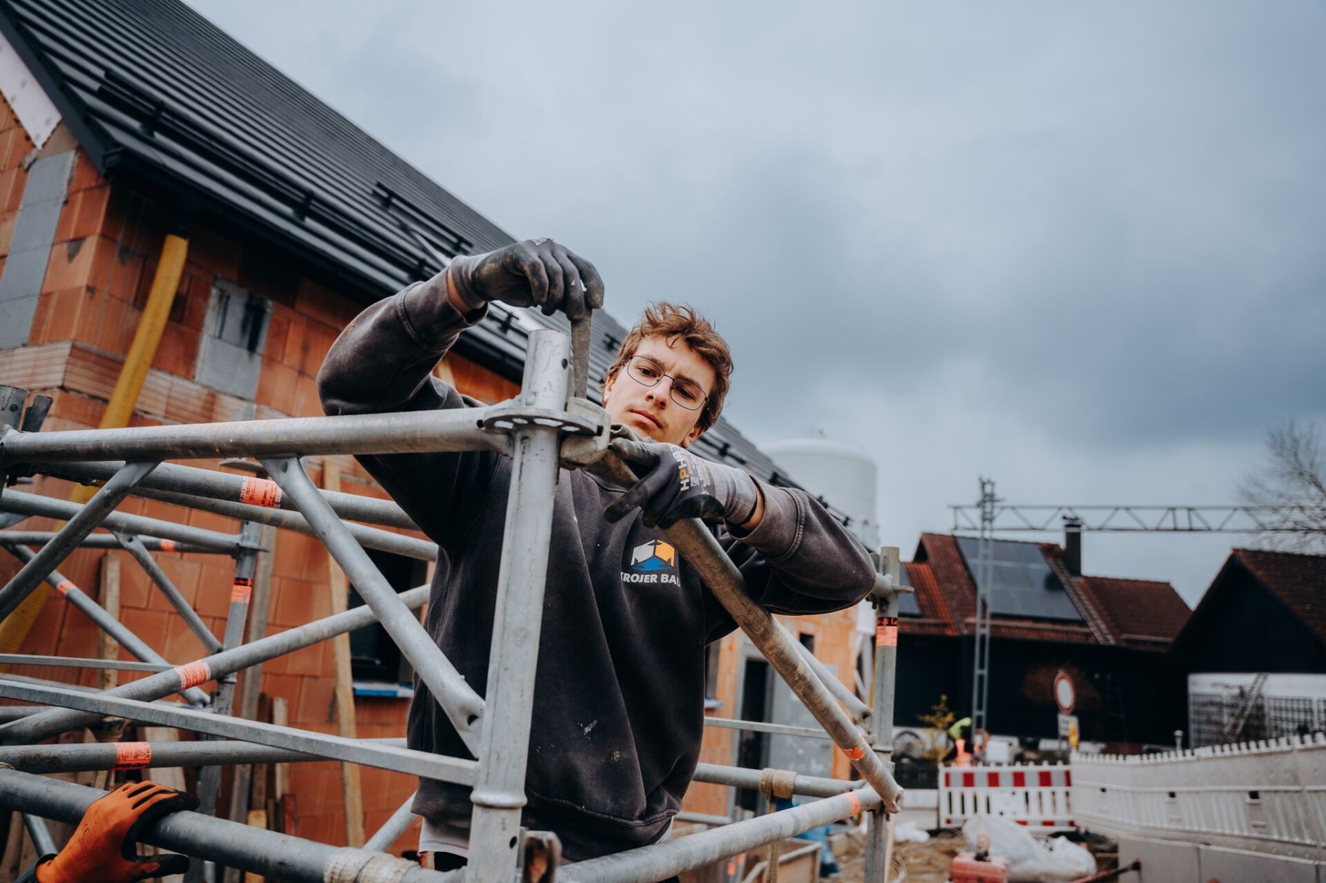 Mitarbeiter von Krojer Bau bei der Arbeit – Teamporträt 23