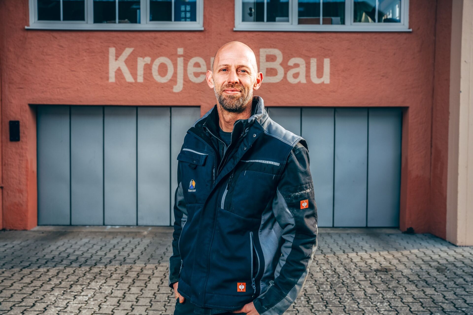 Mitarbeiter von Krojer Bau bei der Arbeit – Teamporträt 1