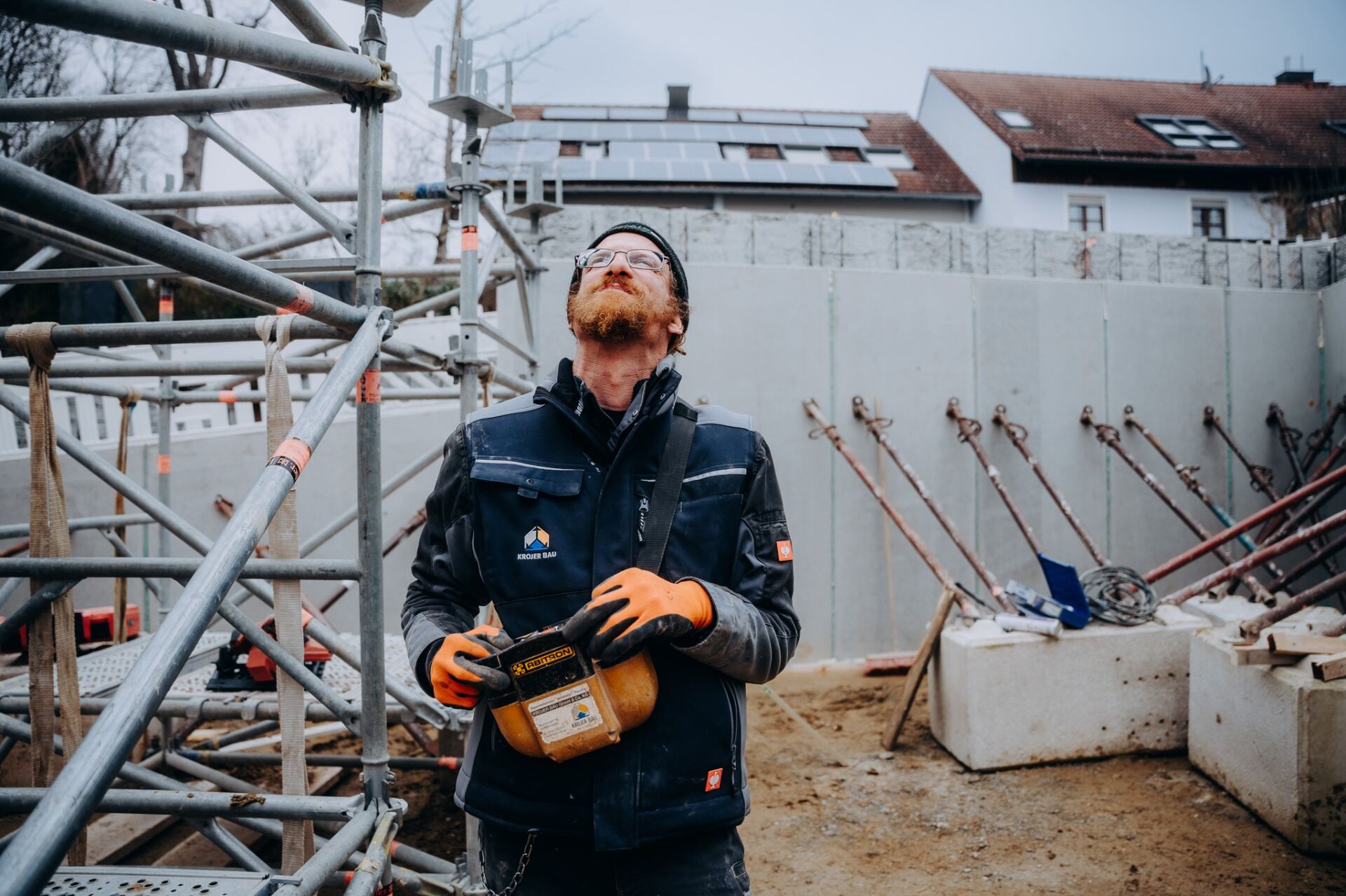 Mitarbeiter von Krojer Bau bei der Arbeit – Teamporträt 4